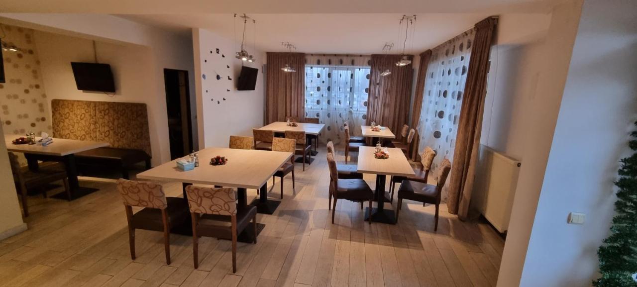 Casablanca Hostel Craiova Ngoại thất bức ảnh