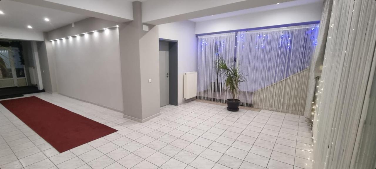 Casablanca Hostel Craiova Ngoại thất bức ảnh